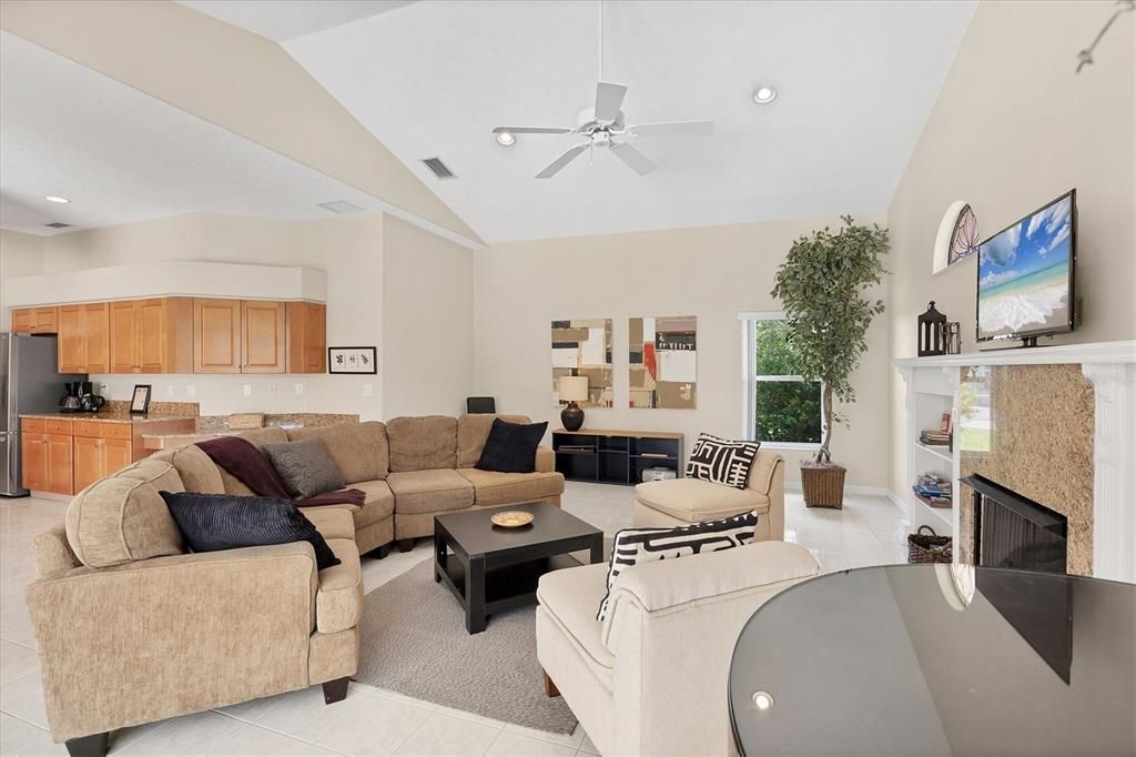 En Renta: $5,500 (3 camas, 2 baños, 2432 Pies cuadrados)