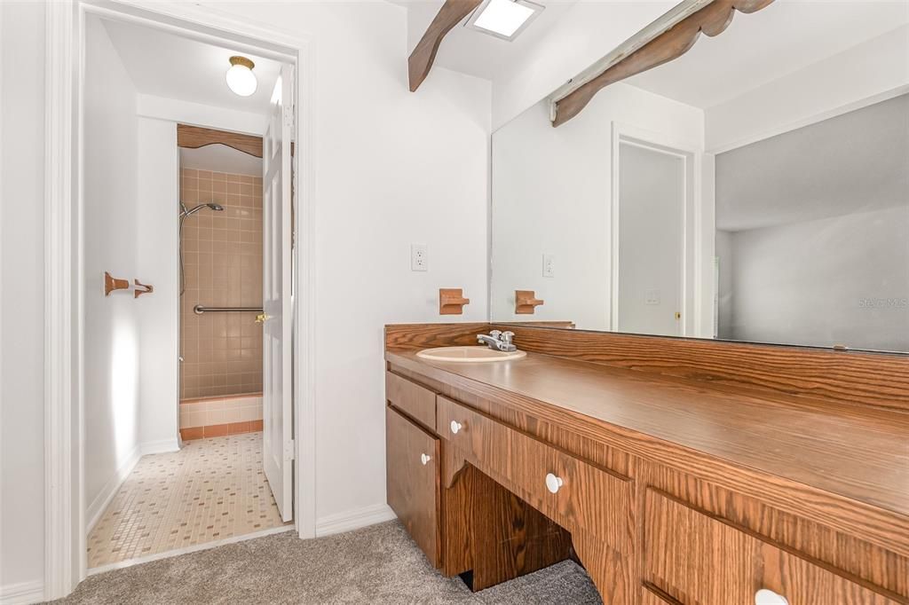 待售: $699,900 (4 贝兹, 2 浴室, 2002 平方英尺)