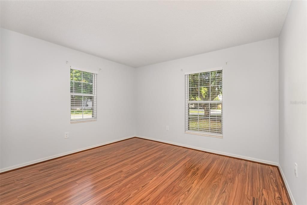 待售: $699,900 (4 贝兹, 2 浴室, 2002 平方英尺)