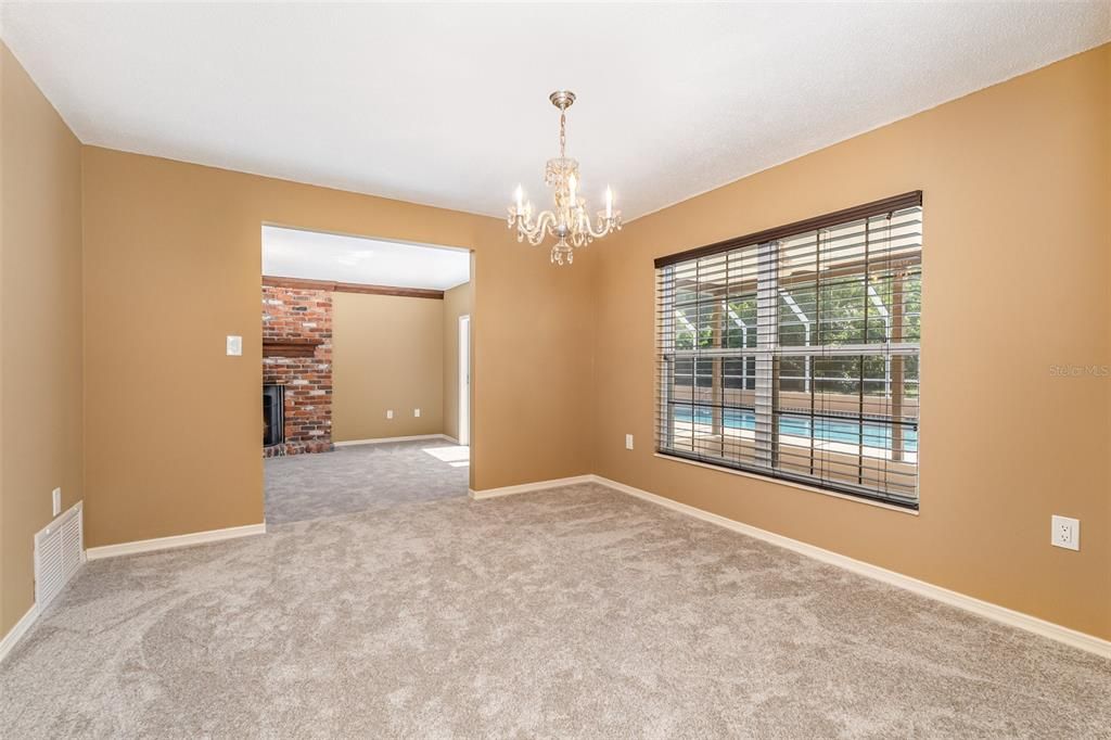 待售: $699,900 (4 贝兹, 2 浴室, 2002 平方英尺)