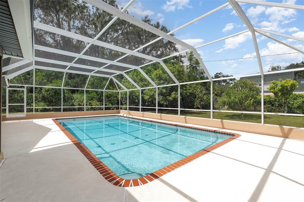 待售: $699,900 (4 贝兹, 2 浴室, 2002 平方英尺)