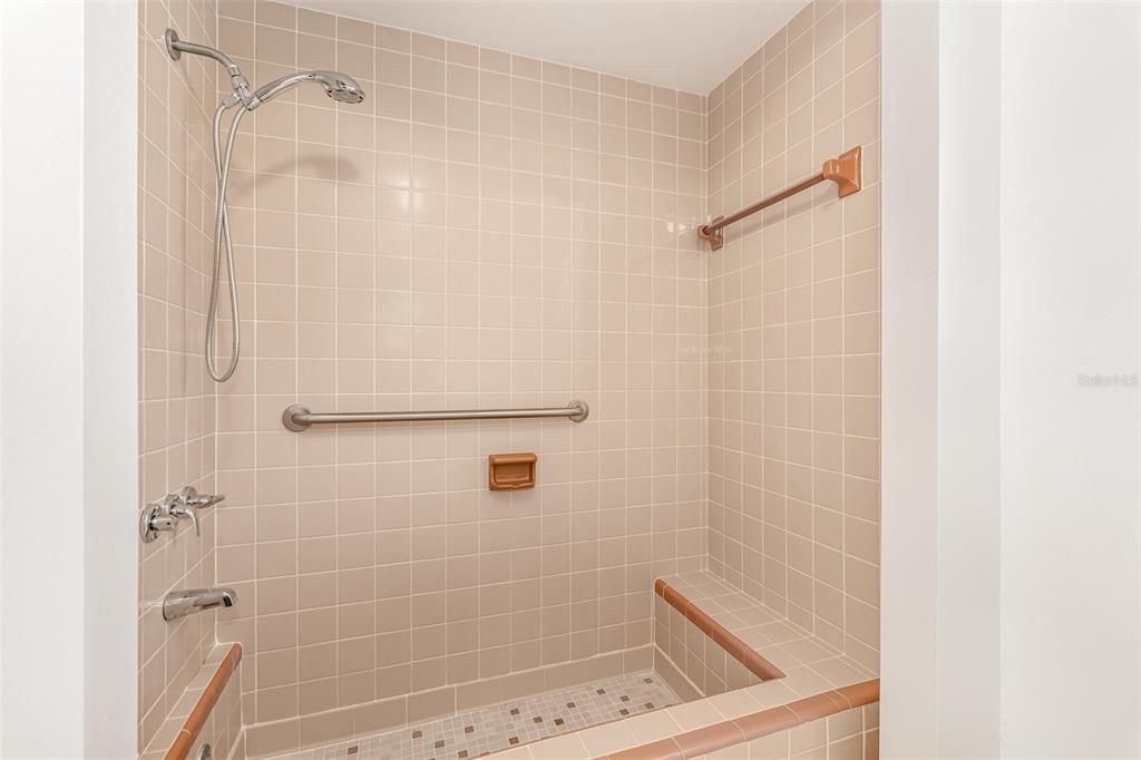 待售: $699,900 (4 贝兹, 2 浴室, 2002 平方英尺)