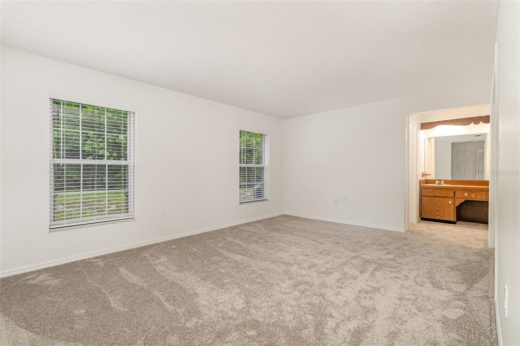 待售: $699,900 (4 贝兹, 2 浴室, 2002 平方英尺)