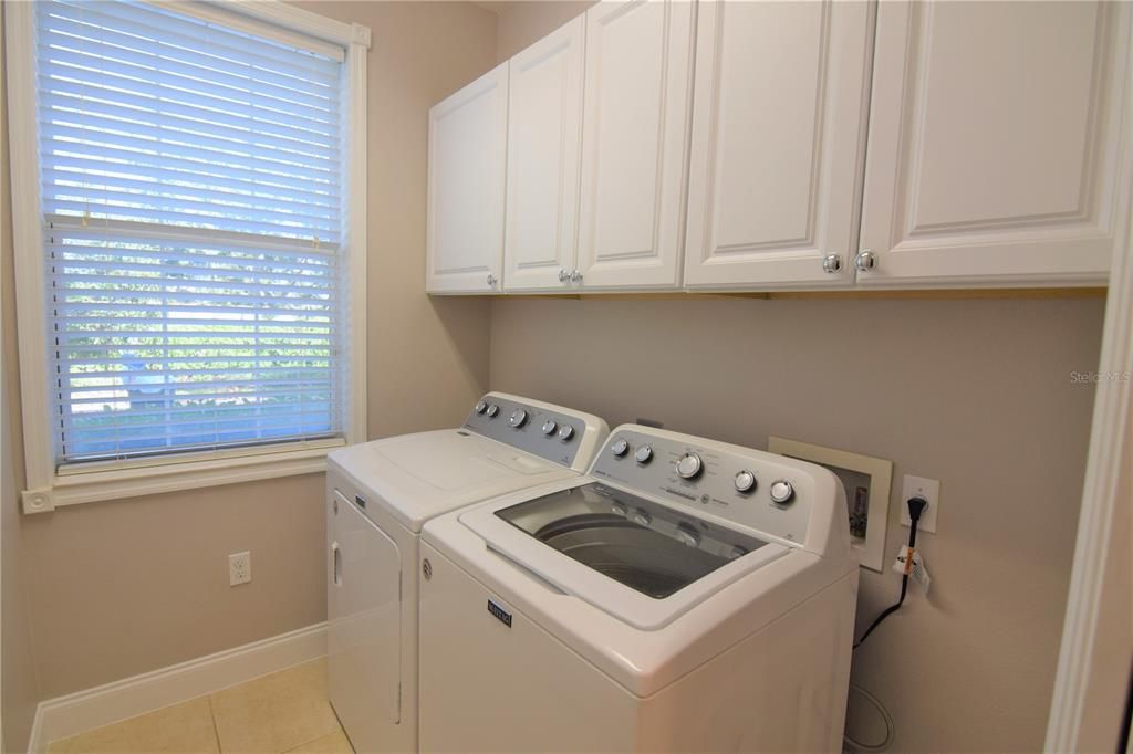 合同活跃: $2,000 (3 贝兹, 2 浴室, 1661 平方英尺)