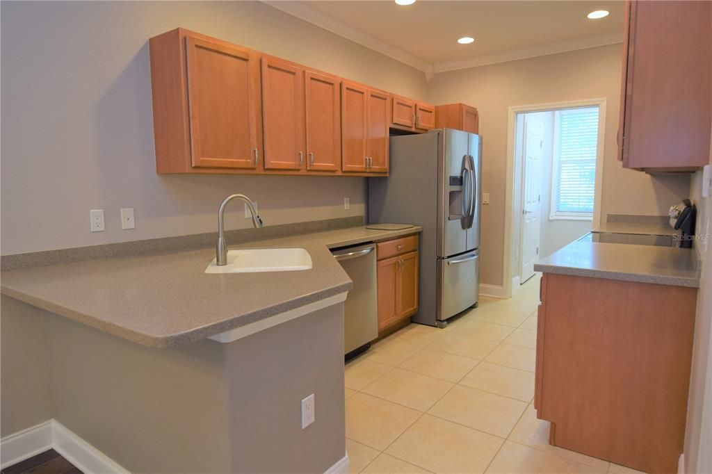 合同活跃: $2,000 (3 贝兹, 2 浴室, 1661 平方英尺)