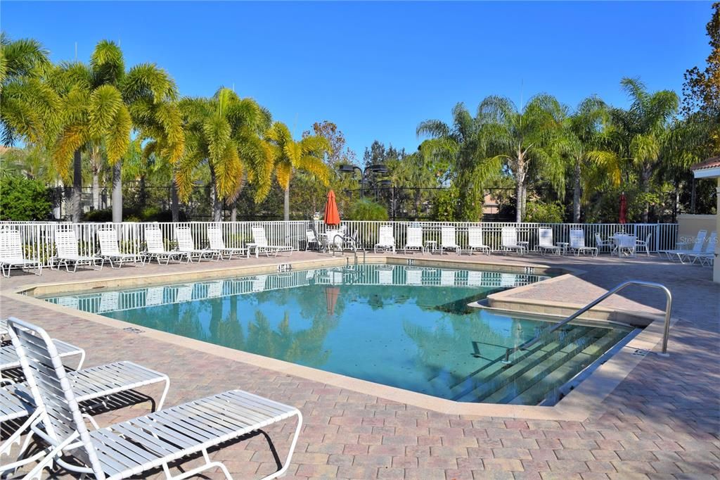 合同活跃: $2,000 (3 贝兹, 2 浴室, 1661 平方英尺)