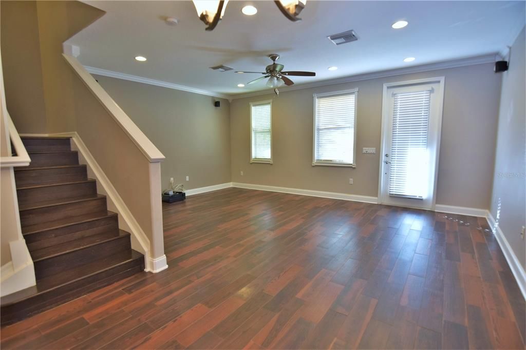 合同活跃: $2,000 (3 贝兹, 2 浴室, 1661 平方英尺)