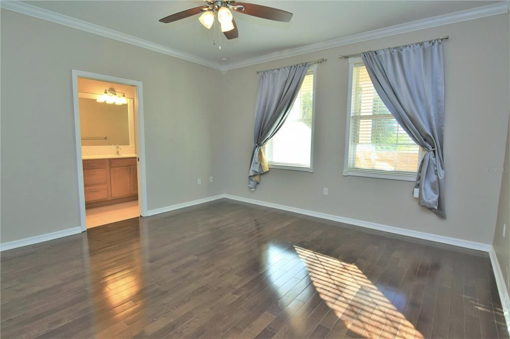 合同活跃: $2,000 (3 贝兹, 2 浴室, 1661 平方英尺)