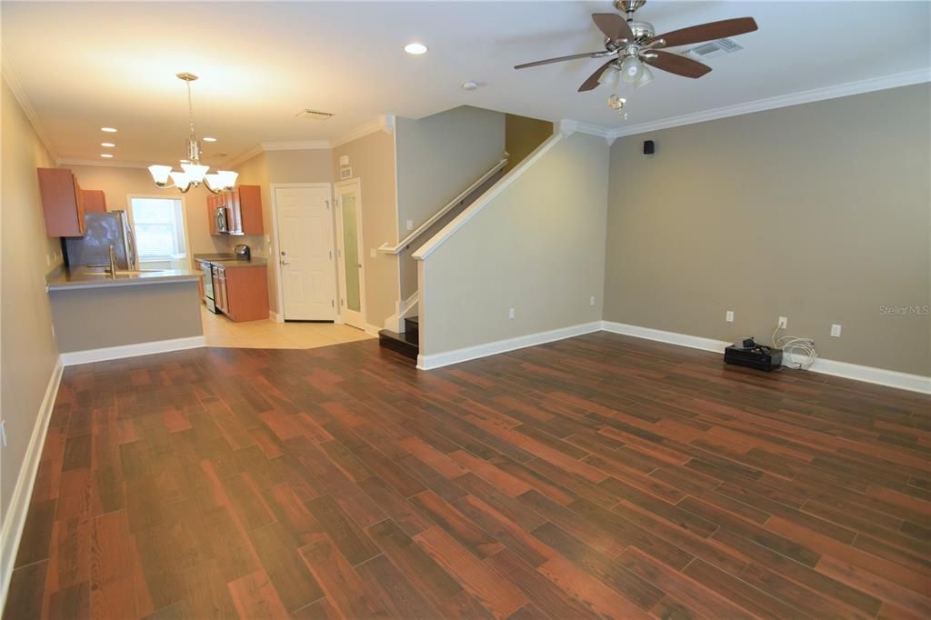 合同活跃: $2,000 (3 贝兹, 2 浴室, 1661 平方英尺)