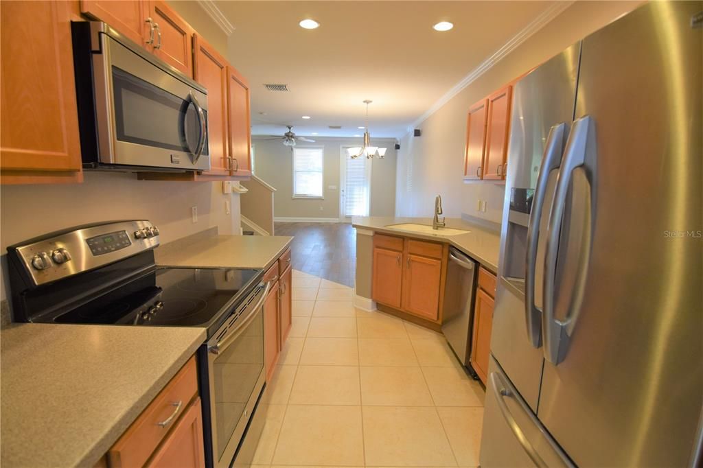 合同活跃: $2,000 (3 贝兹, 2 浴室, 1661 平方英尺)