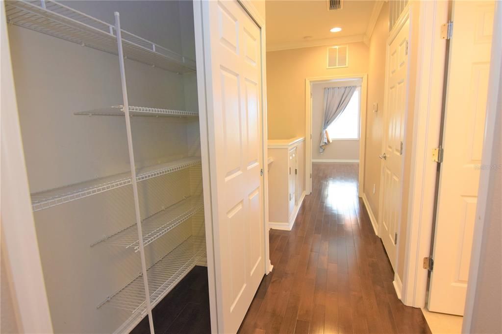 合同活跃: $2,000 (3 贝兹, 2 浴室, 1661 平方英尺)