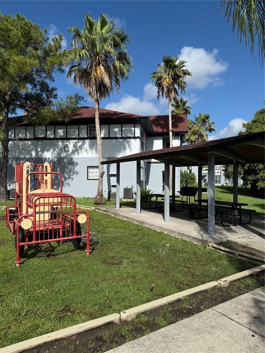 На продажу: $120,000 (2 спален, 2 ванн, 1062 Квадратных фут)