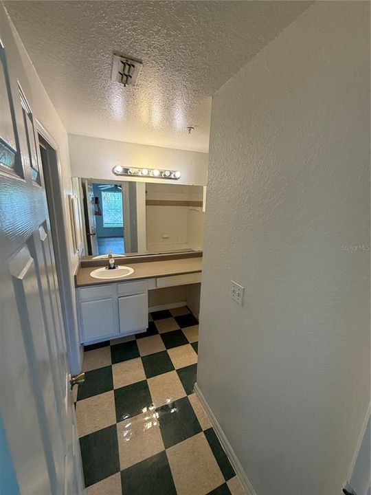 На продажу: $120,000 (2 спален, 2 ванн, 1062 Квадратных фут)