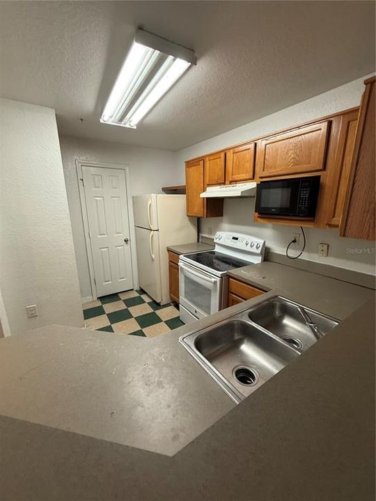 На продажу: $120,000 (2 спален, 2 ванн, 1062 Квадратных фут)