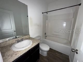 Activo con contrato: $273,000 (4 camas, 2 baños, 1929 Pies cuadrados)