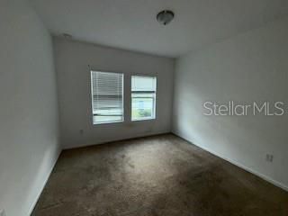 Activo con contrato: $273,000 (4 camas, 2 baños, 1929 Pies cuadrados)