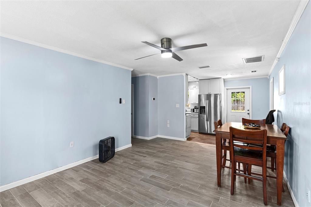 На продажу: $288,900 (3 спален, 1 ванн, 1022 Квадратных фут)