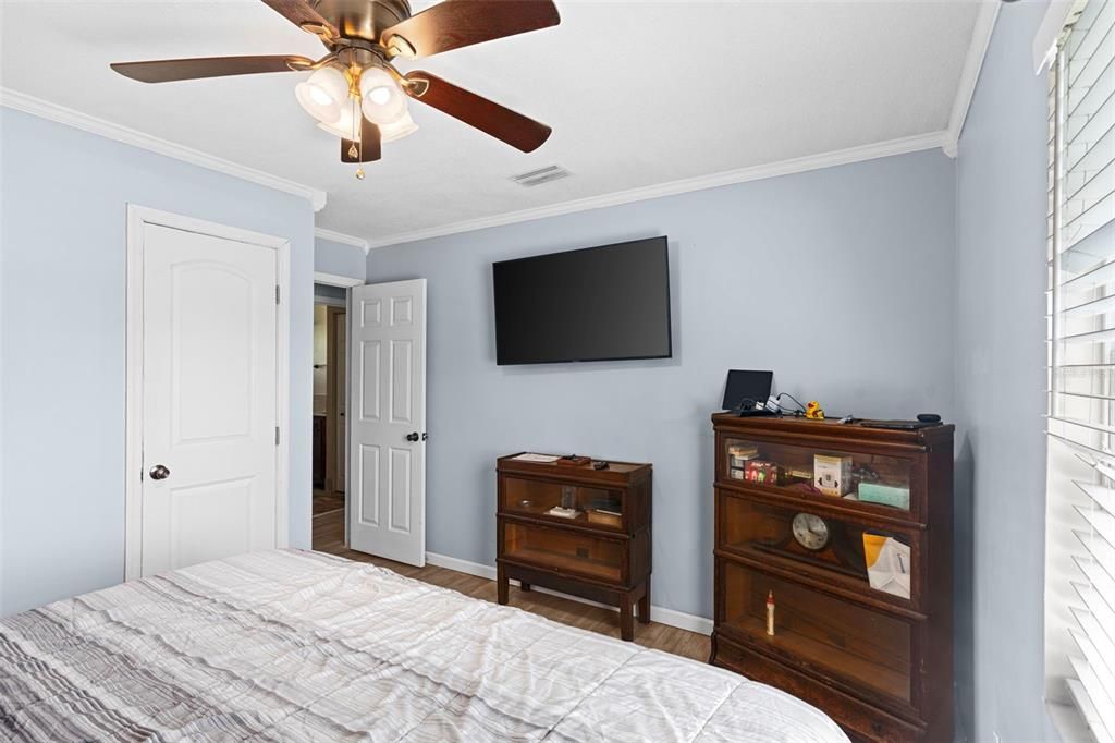 На продажу: $288,900 (3 спален, 1 ванн, 1022 Квадратных фут)