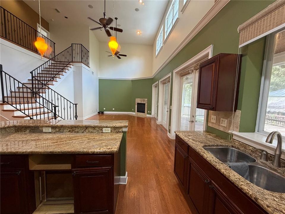 В аренду: $3,999 (4 спален, 3 ванн, 2700 Квадратных фут)