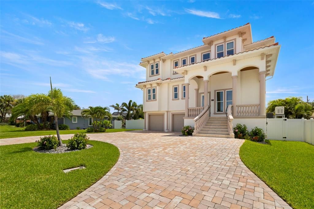 Active With Contract: $1,900,000 (4 beds, 3 baths, 3341 Square Feet)