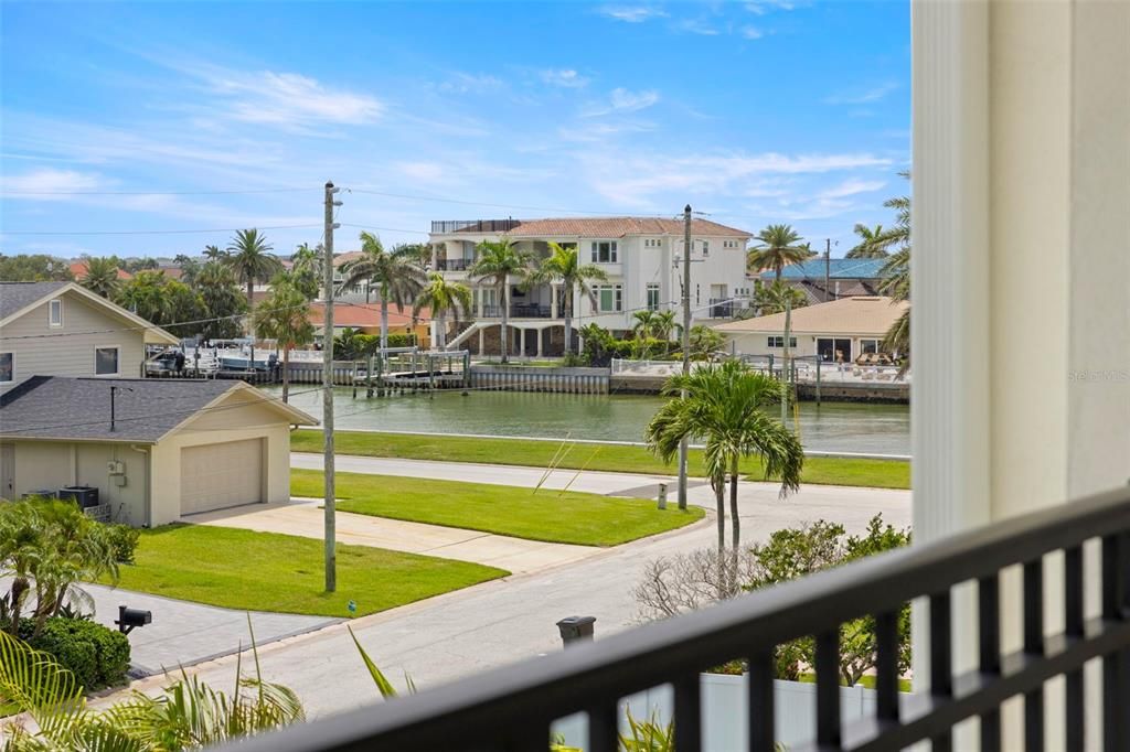 Active With Contract: $1,900,000 (4 beds, 3 baths, 3341 Square Feet)