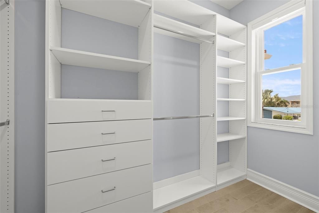 Active With Contract: $1,900,000 (4 beds, 3 baths, 3341 Square Feet)