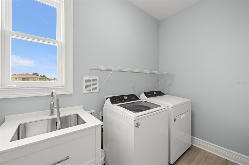 Active With Contract: $1,900,000 (4 beds, 3 baths, 3341 Square Feet)