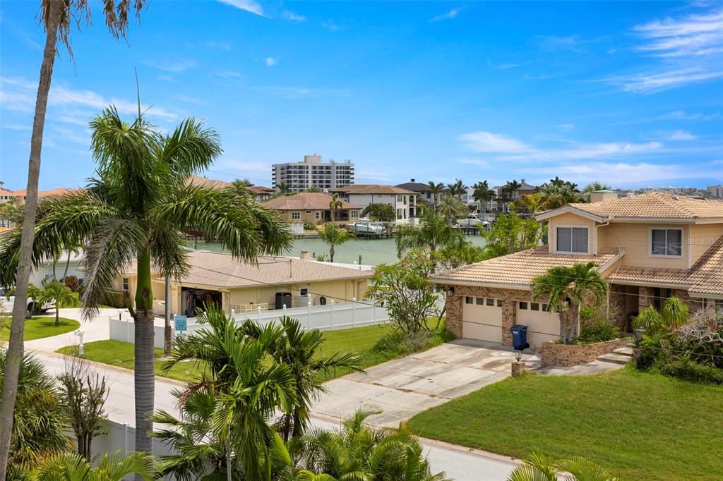 Active With Contract: $1,900,000 (4 beds, 3 baths, 3341 Square Feet)