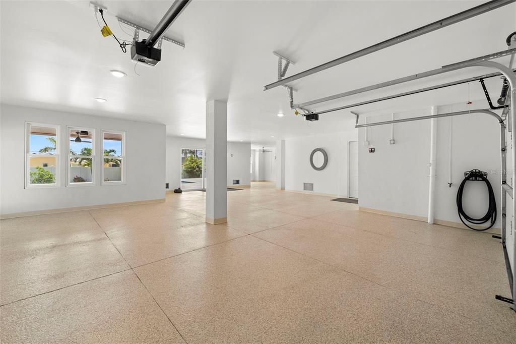 Active With Contract: $1,900,000 (4 beds, 3 baths, 3341 Square Feet)