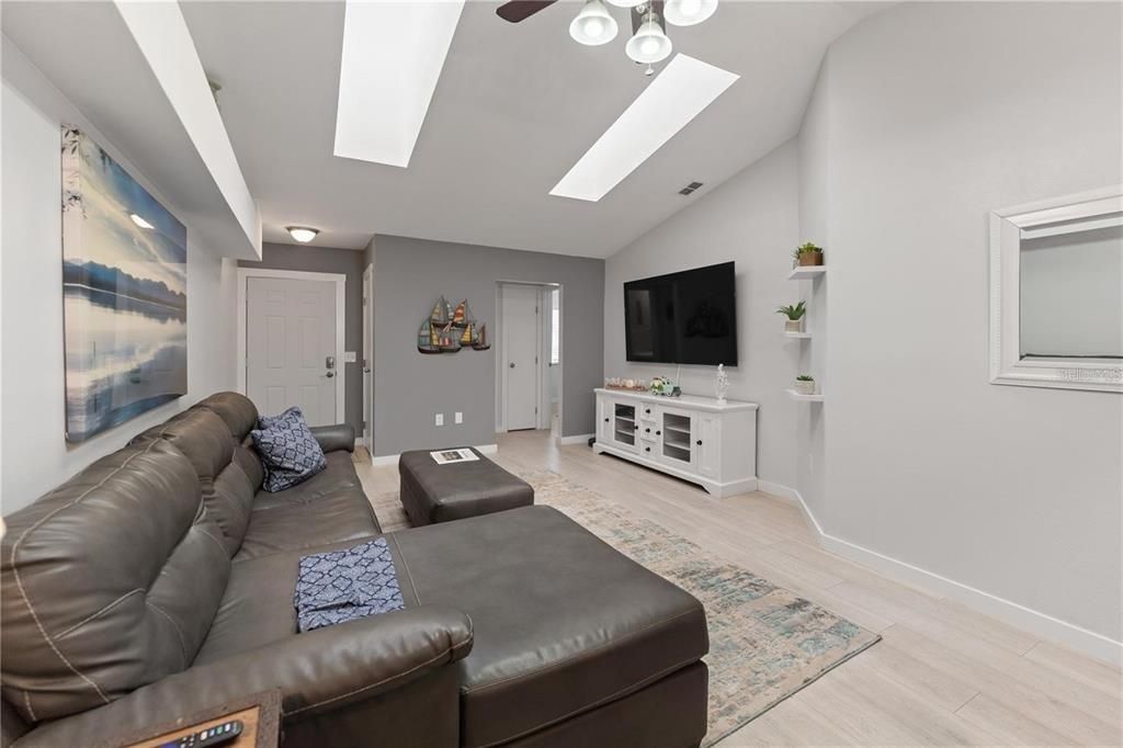 В аренду: $3,300 (2 спален, 2 ванн, 2264 Квадратных фут)