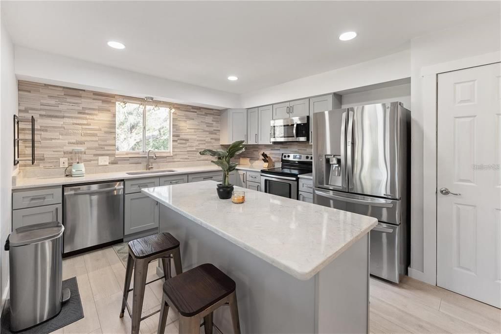 В аренду: $3,300 (2 спален, 2 ванн, 2264 Квадратных фут)