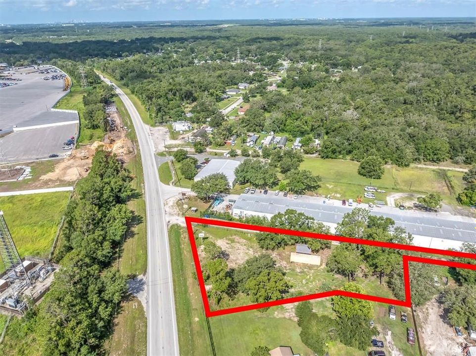 На продажу: $475,000 (0.96 acres)