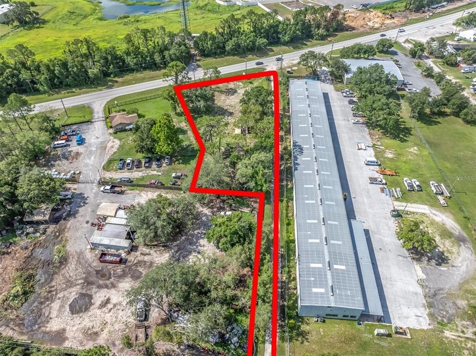 На продажу: $475,000 (0.96 acres)