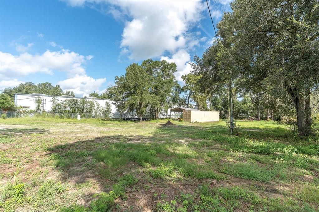 На продажу: $475,000 (0.96 acres)