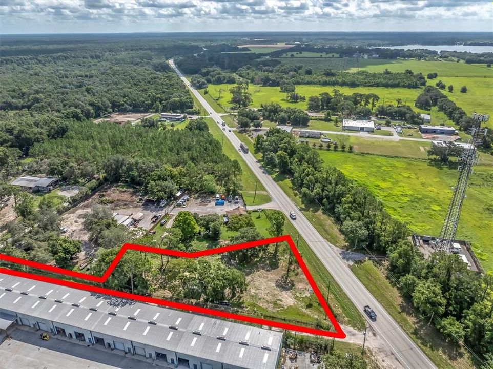 На продажу: $475,000 (0.96 acres)