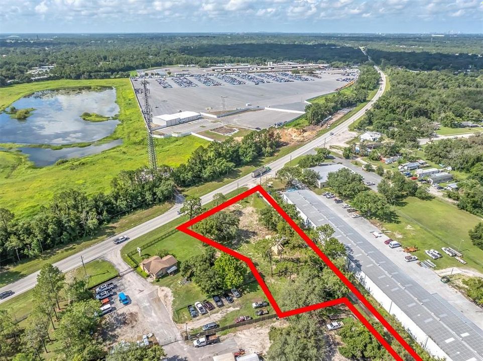 На продажу: $475,000 (0.96 acres)