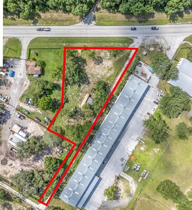 На продажу: $475,000 (0.96 acres)