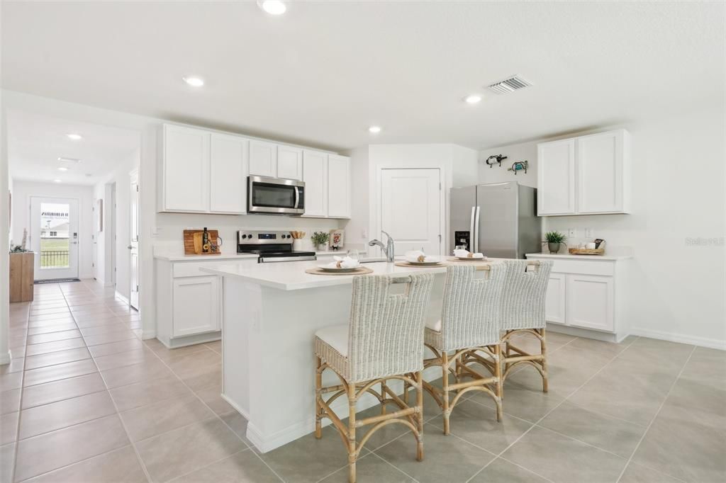 Activo con contrato: $314,990 (4 camas, 2 baños, 1774 Pies cuadrados)