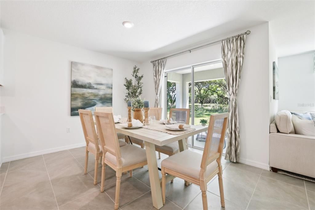 Activo con contrato: $314,990 (4 camas, 2 baños, 1774 Pies cuadrados)