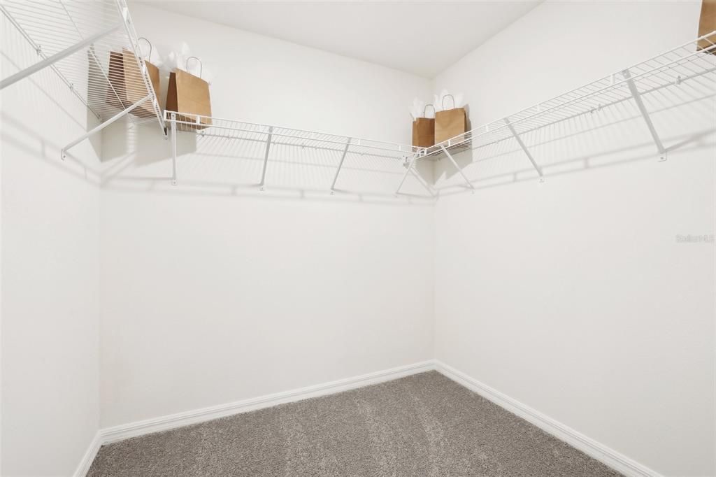 Activo con contrato: $314,990 (4 camas, 2 baños, 1774 Pies cuadrados)