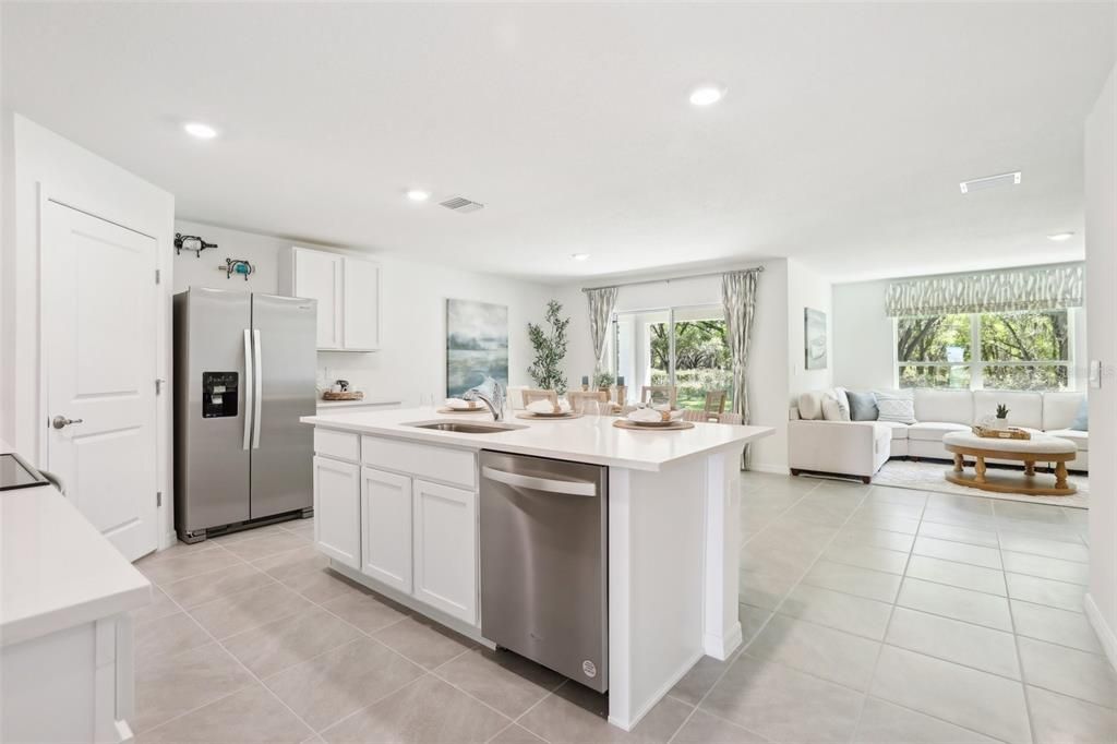 Activo con contrato: $314,990 (4 camas, 2 baños, 1774 Pies cuadrados)