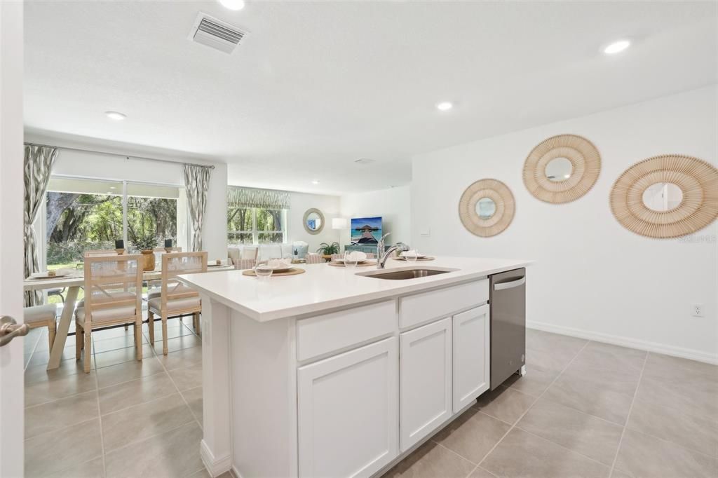 Activo con contrato: $314,990 (4 camas, 2 baños, 1774 Pies cuadrados)