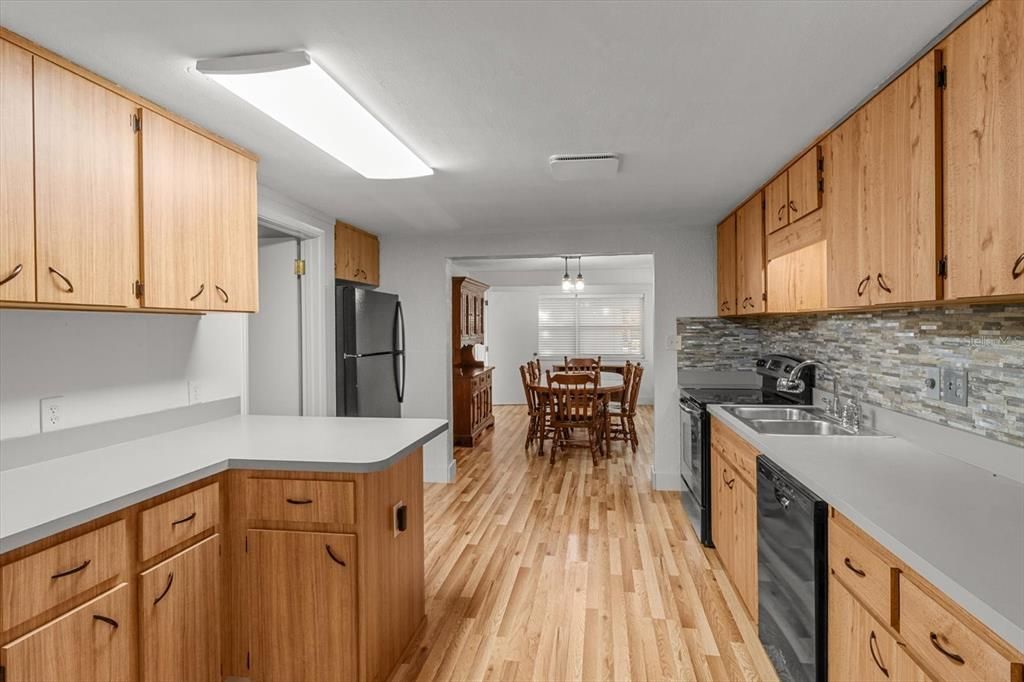 На продажу: $225,900 (3 спален, 2 ванн, 1656 Квадратных фут)