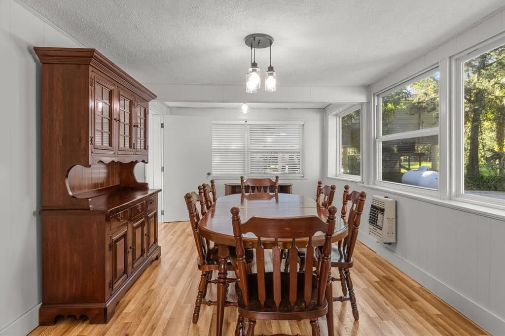 На продажу: $225,900 (3 спален, 2 ванн, 1656 Квадратных фут)