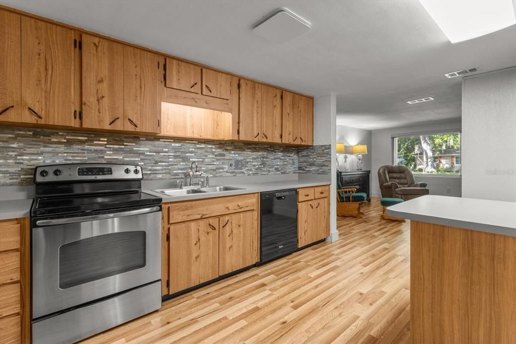 На продажу: $225,900 (3 спален, 2 ванн, 1656 Квадратных фут)