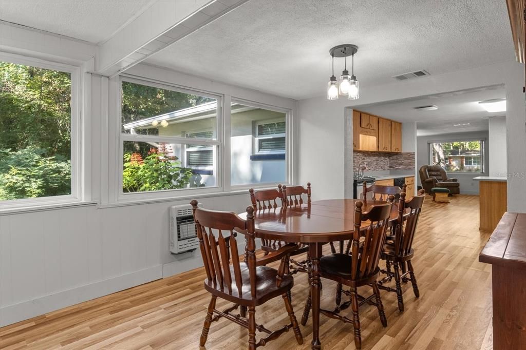 На продажу: $225,900 (3 спален, 2 ванн, 1656 Квадратных фут)