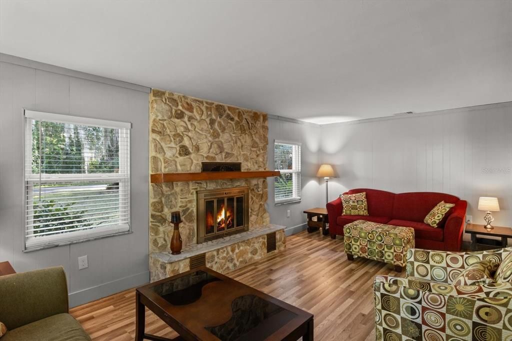 На продажу: $225,900 (3 спален, 2 ванн, 1656 Квадратных фут)