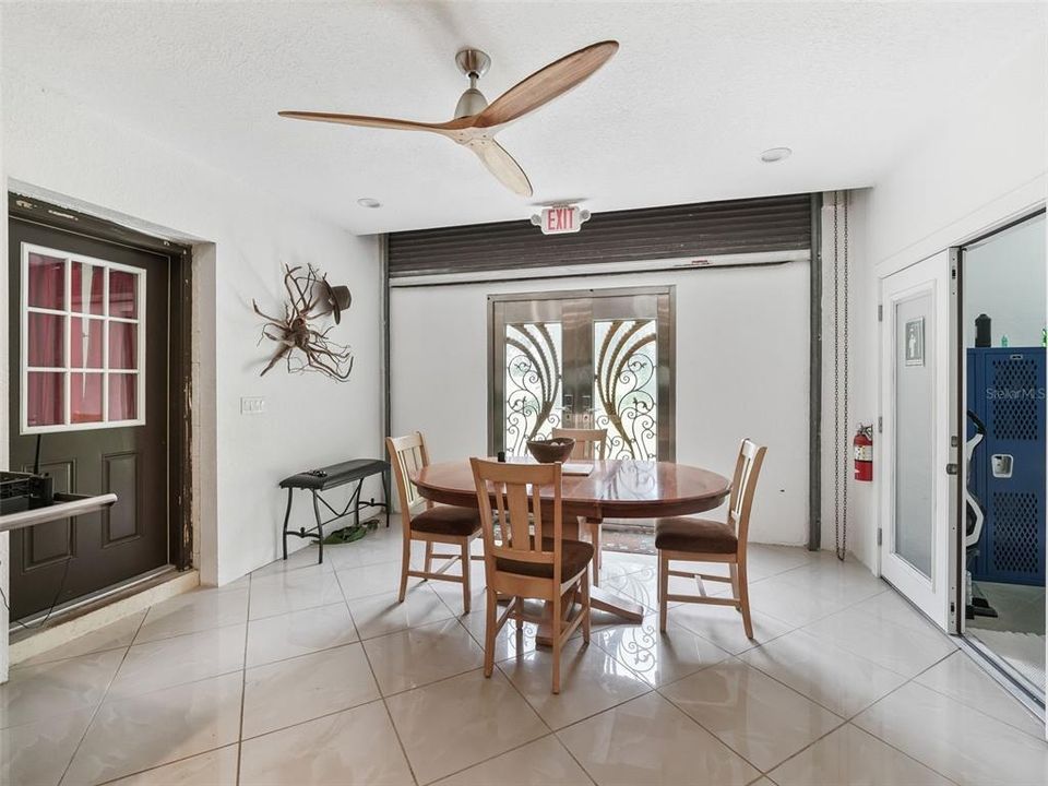 Activo con contrato: $1,200,000 (4 camas, 2 baños, 2758 Pies cuadrados)