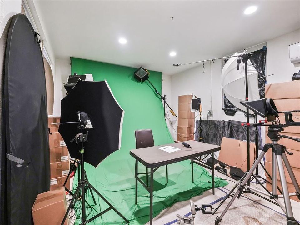 Activo con contrato: $1,200,000 (4 camas, 2 baños, 2758 Pies cuadrados)