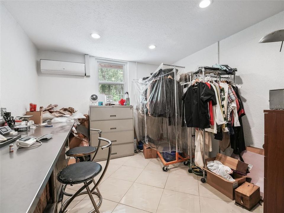 Activo con contrato: $1,200,000 (4 camas, 2 baños, 2758 Pies cuadrados)